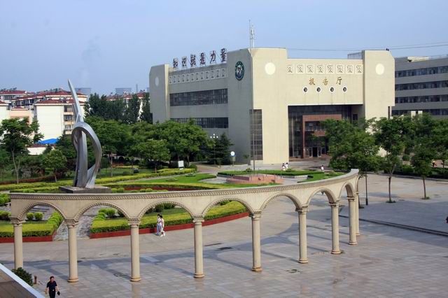 鸟瞰校园
