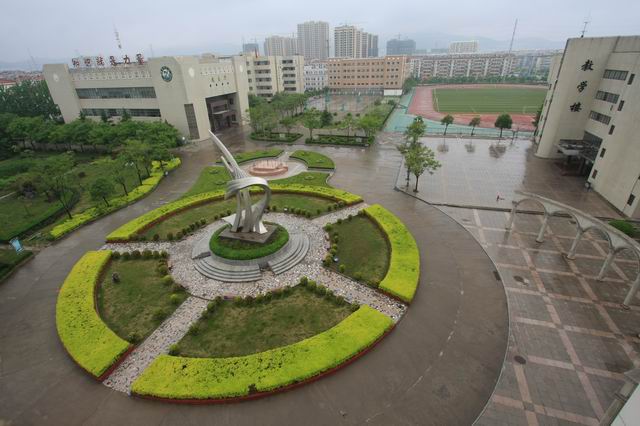 雨后校园